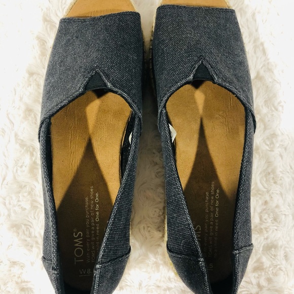 TOMS Slide On Shoes Size 8.5 - Picture 5 of 9